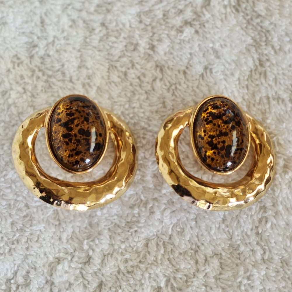 👉*VTG* HUGE HAMMERED GOLD W/ FAUX TORTOISE SHELL CABOCHON CLIP EARRINGS ~90s